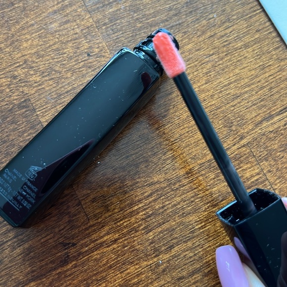 Chanel lipgloss - Picture 1 of 4